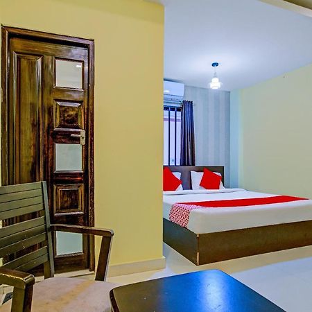 Oyo Flagship 77876 Amigo Suites Kochi Exterior foto