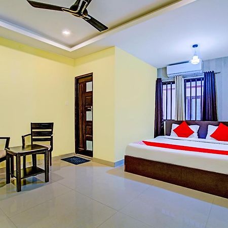 Oyo Flagship 77876 Amigo Suites Kochi Exterior foto