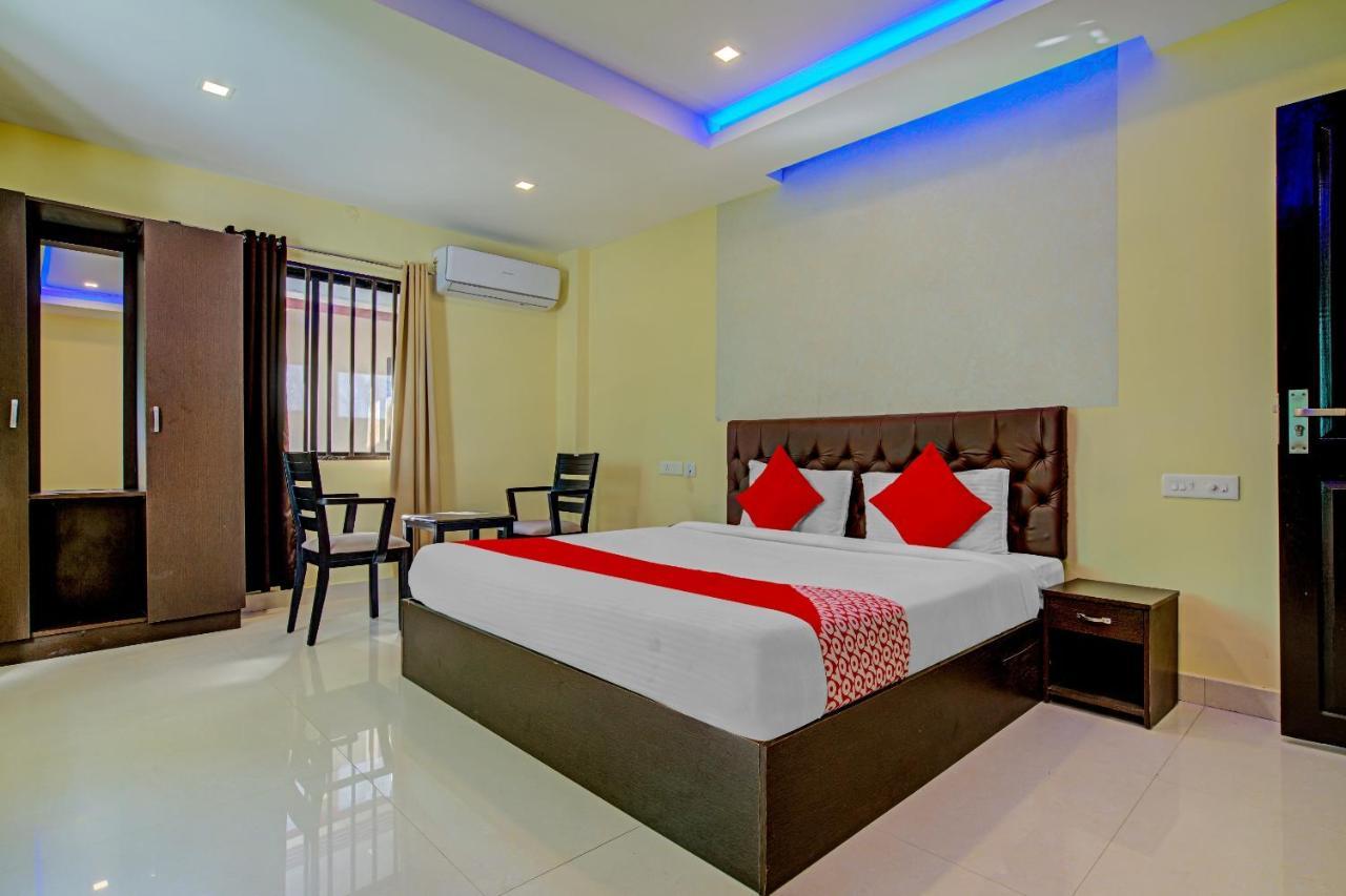 Oyo Flagship 77876 Amigo Suites Kochi Exterior foto