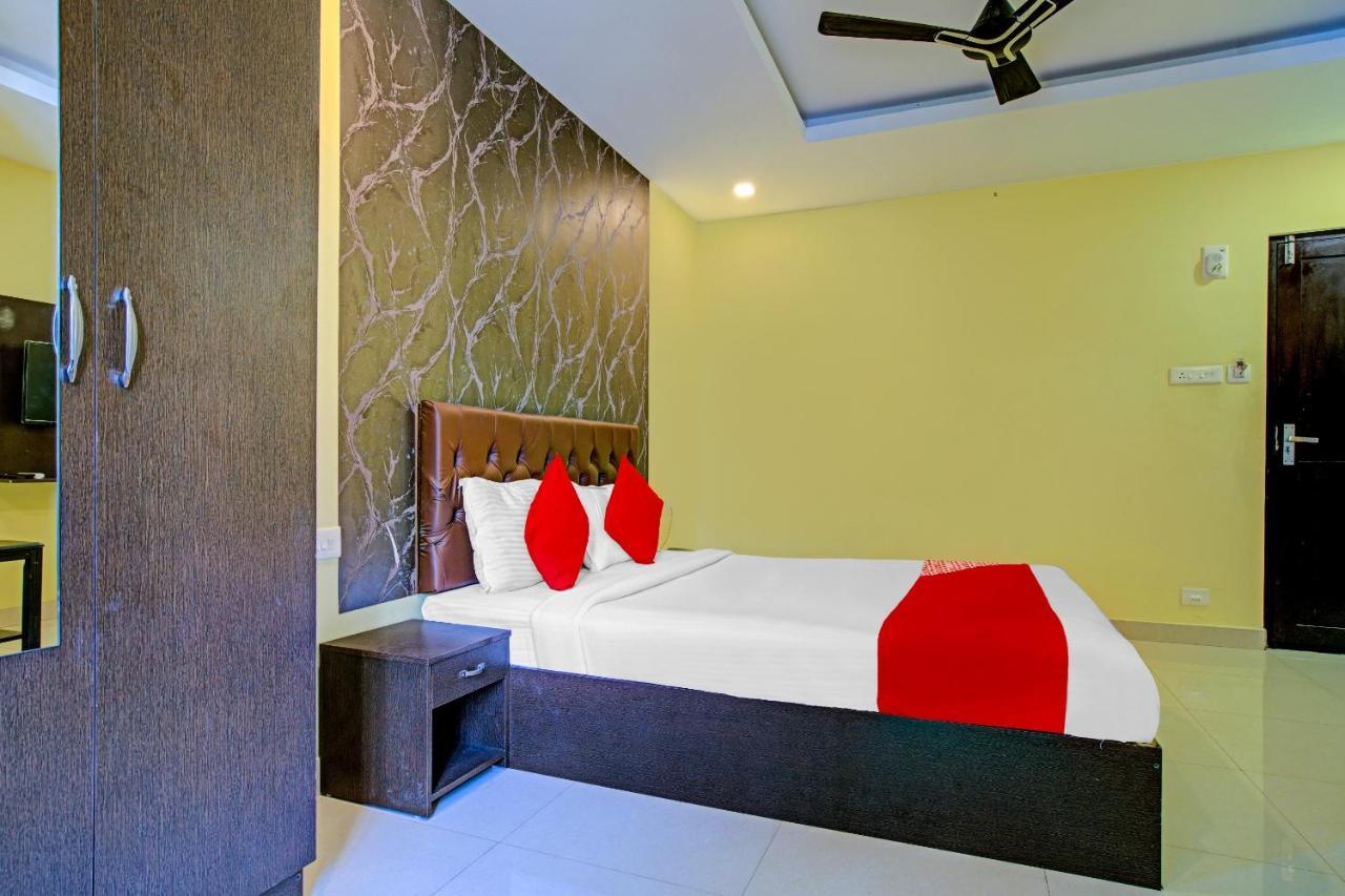 Oyo Flagship 77876 Amigo Suites Kochi Exterior foto