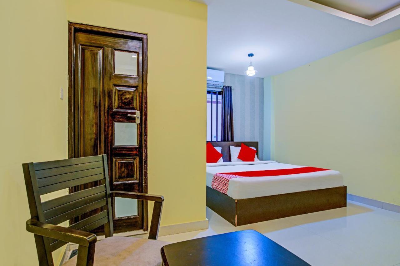 Oyo Flagship 77876 Amigo Suites Kochi Exterior foto
