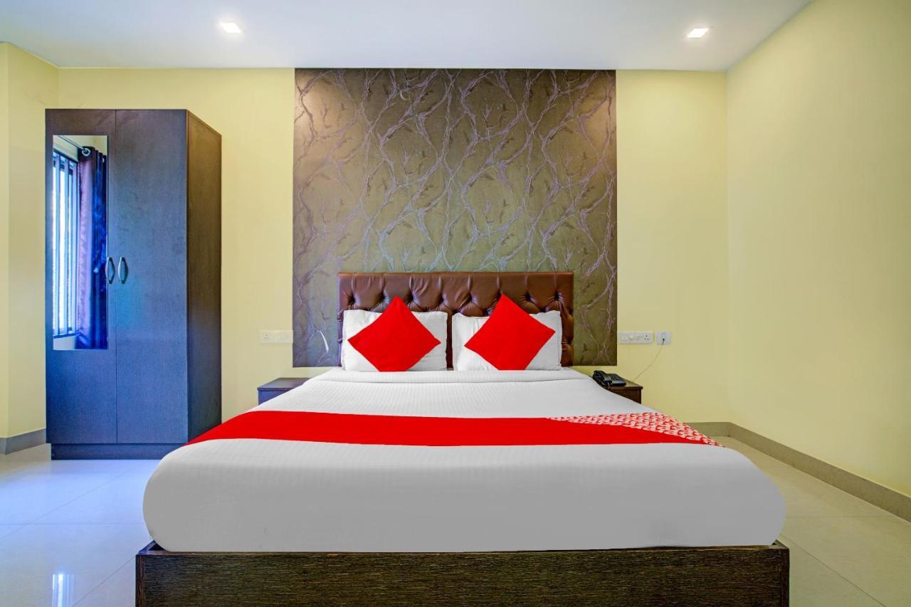 Oyo Flagship 77876 Amigo Suites Kochi Exterior foto